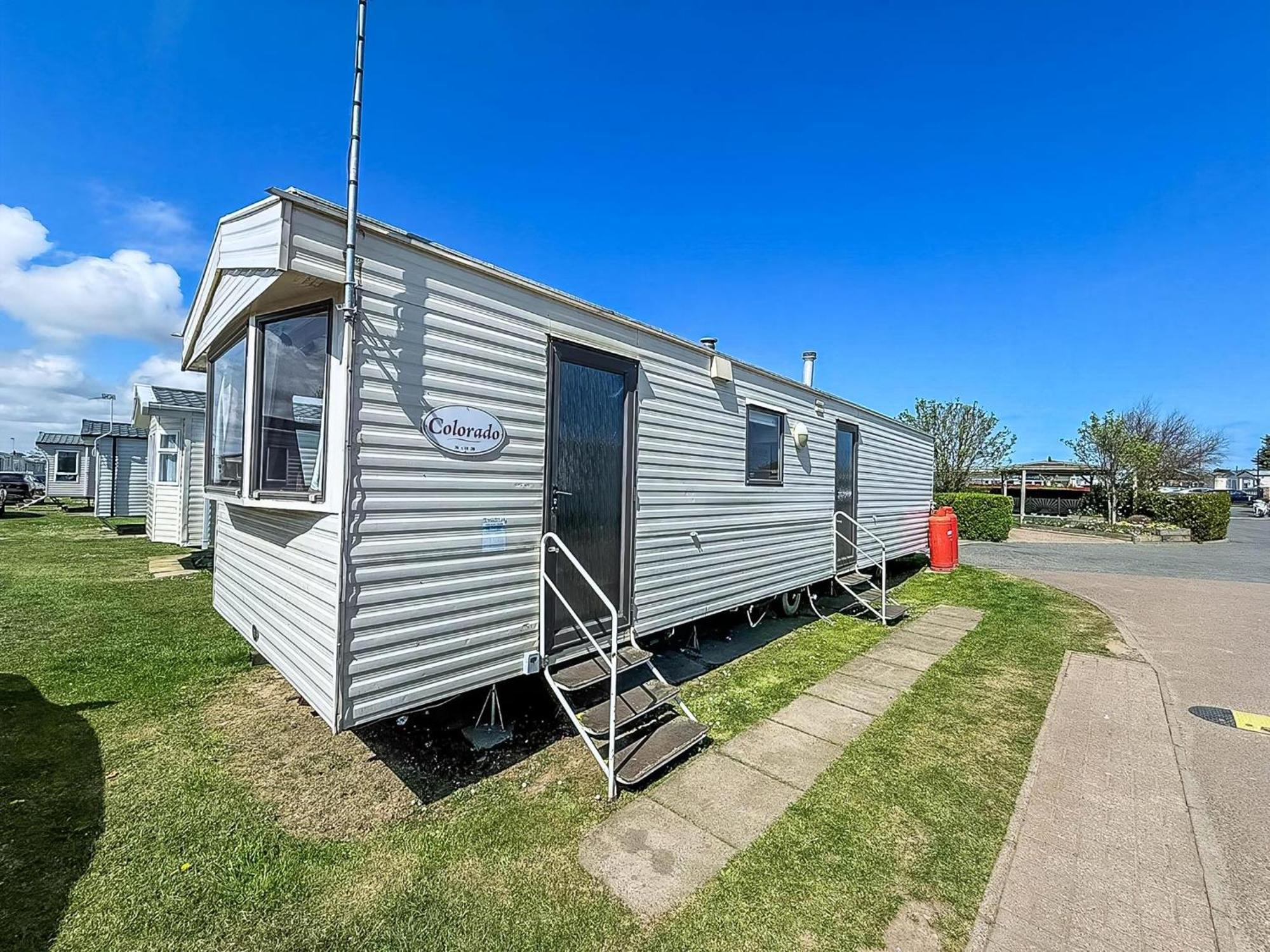 8 Berth Caravan At California Cliffs By Scratby In Norfolk Ref 50001d